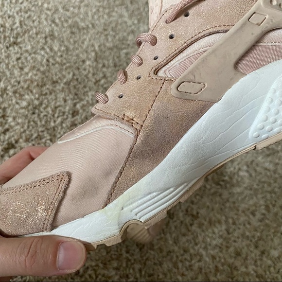 Nike Air Huarache Run Particle Beige Metallic Pink Size 10 - Picture 10 of 13